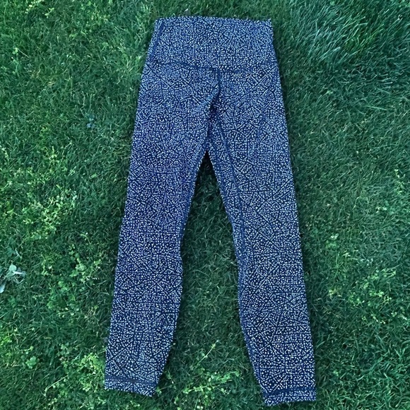 Lululemon Align Pant II 25"
Night View White Black Size 4 - Picture 6 of 9